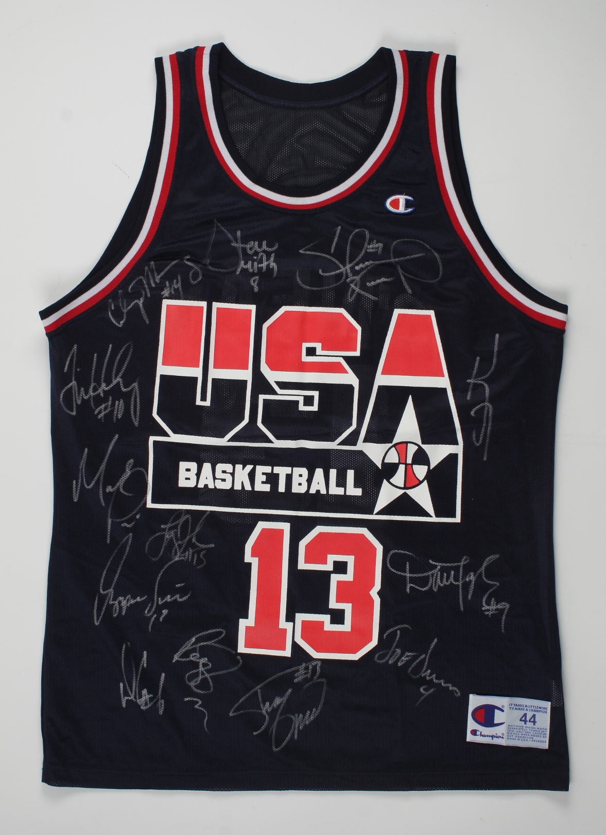 1996 Team USA Jersey Signed by (13) With Shaquille O'Neal, Hakeem Olajuwon, Scottie Pippen, Karle Malone at PristineAuction.com 1996 Team USA Jersey Signed by (13) With Shaquille O'Neal, Hakeem Olajuwon, Scottie Pippen, Karle Malone at PristineAuction.com