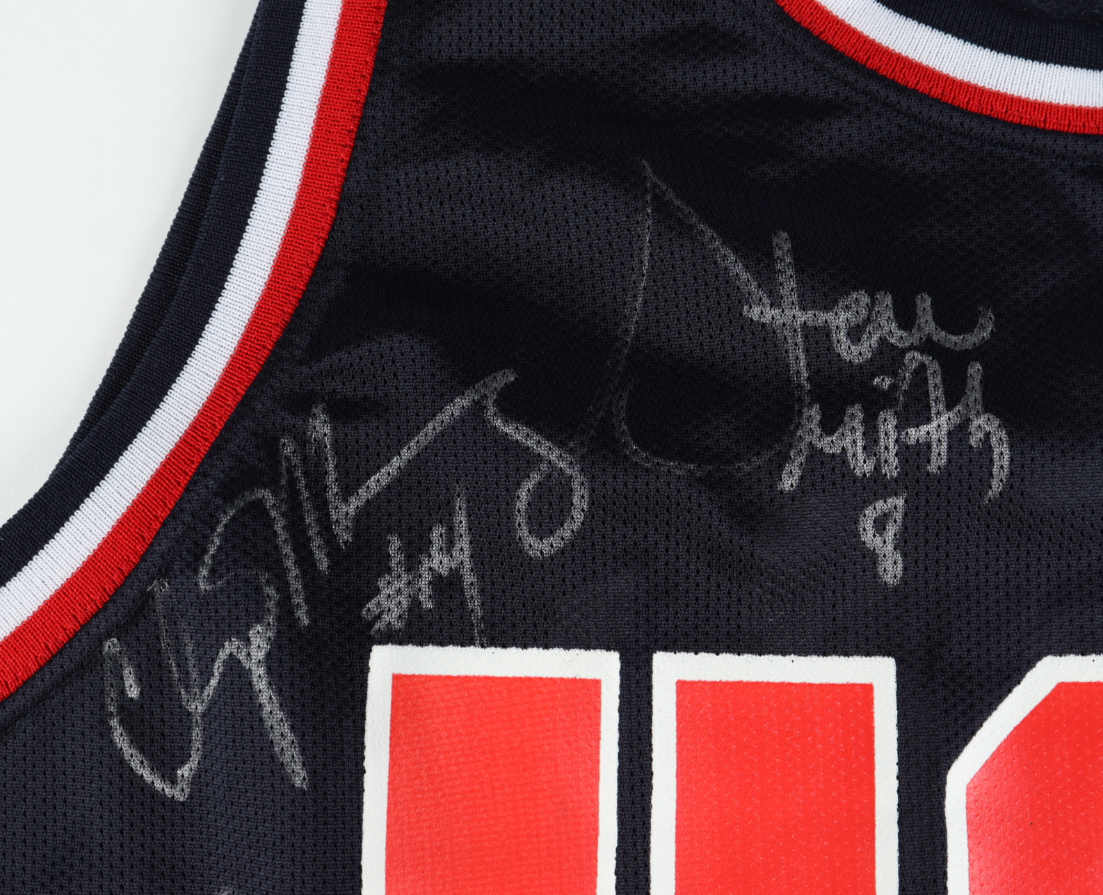 1996 Team USA Jersey Signed by (13) With Shaquille O'Neal, Hakeem Olajuwon, Scottie Pippen, Karle Malone at PristineAuction.com 1996 Team USA Jersey Signed by (13) With Shaquille O'Neal, Hakeem Olajuwon, Scottie Pippen, Karle Malone at PristineAuction.com