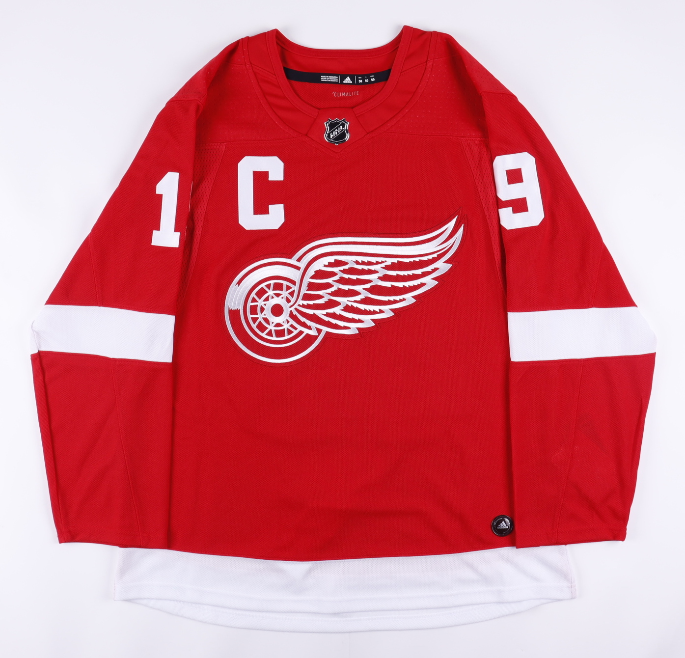 Steve Yzerman Signed Red Wings Captain Jersey (COJO COA & JSA Hologram) at PristineAuction.com Steve Yzerman Signed Red Wings Captain Jersey (COJO COA & JSA Hologram) at PristineAuction.com