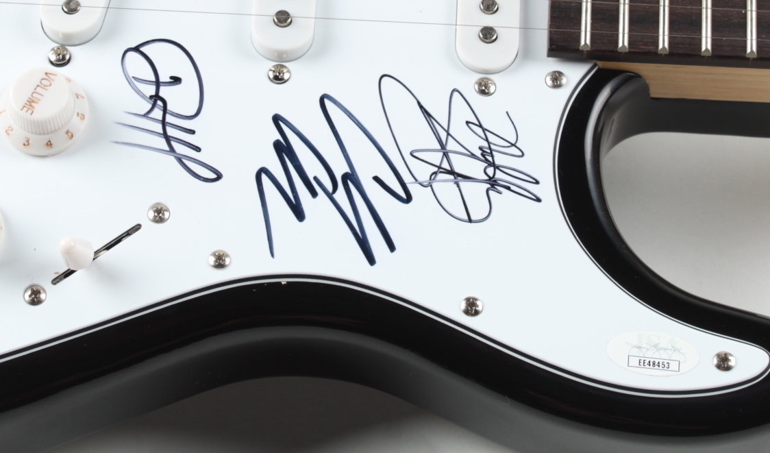 Lady Antebellum Signed Full-Size Electric Guitar (JSA Hologram) at PristineAuction.com Lady Antebellum Signed Full-Size Electric Guitar (JSA Hologram) at PristineAuction.com