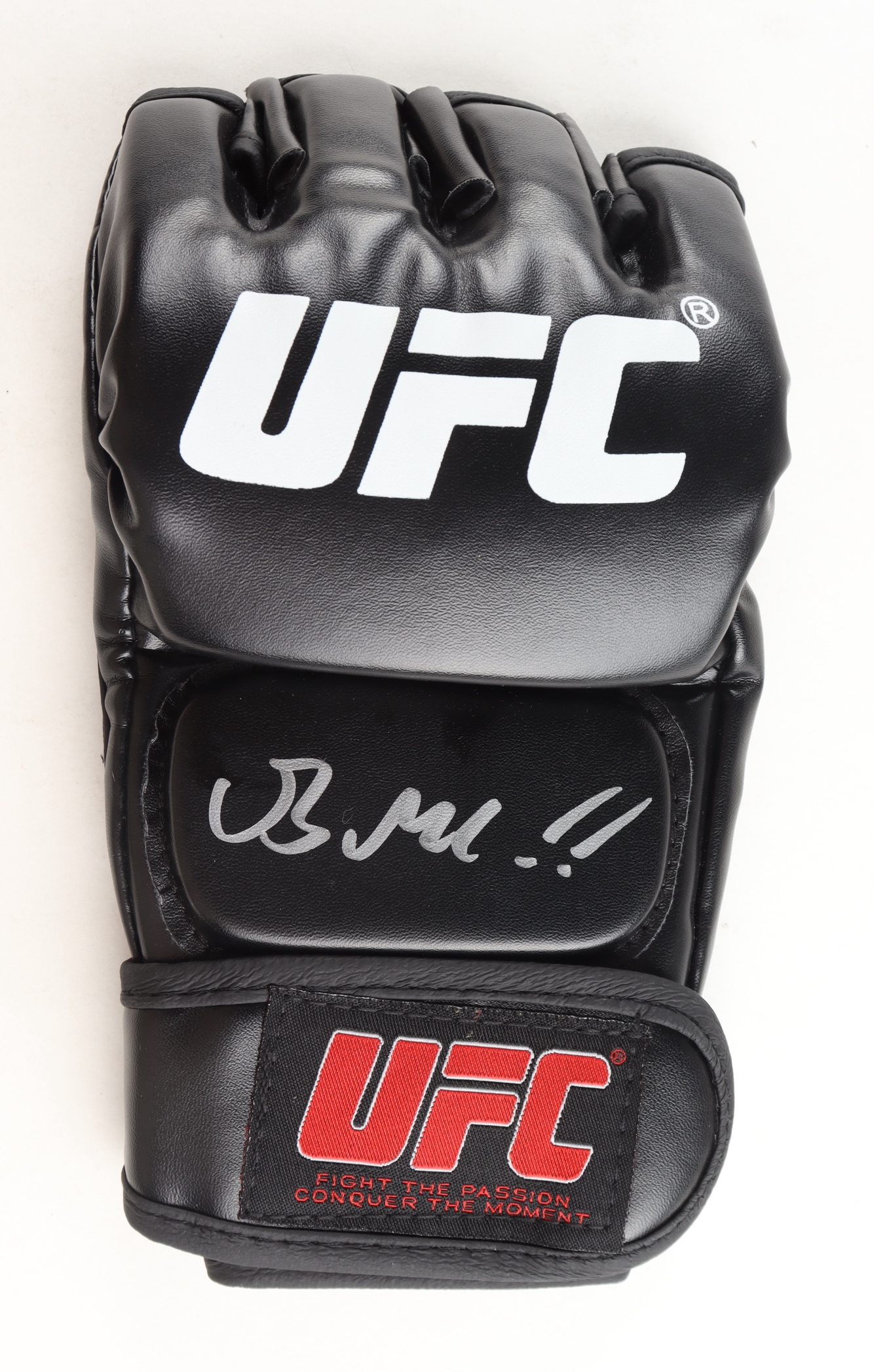 Brandon Moreno Signed UFC Glove (Beckett COA) at PristineAuction.com Brandon Moreno Signed UFC Glove (Beckett COA) at PristineAuction.com