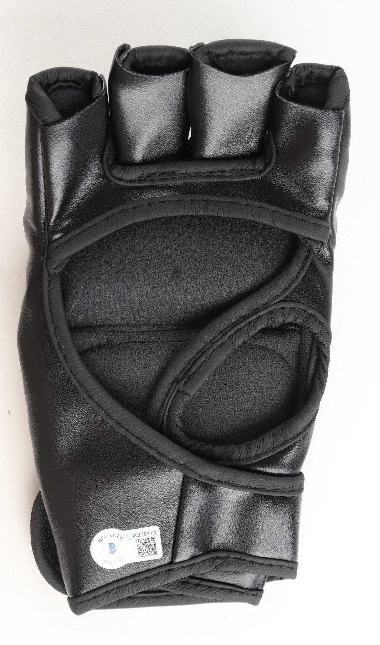 Brandon Moreno Signed UFC Glove (Beckett COA) at PristineAuction.com Brandon Moreno Signed UFC Glove (Beckett COA) at PristineAuction.com