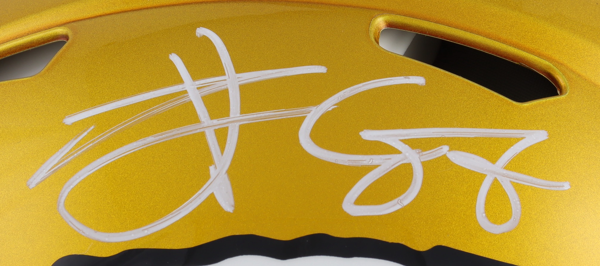 Travis Kelce Signed Chiefs Full-Size Authentic On-Field Flash Alternate Speed Helmet (Beckett) at PristineAuction.com Travis Kelce Signed Chiefs Full-Size Authentic On-Field Flash Alternate Speed Helmet (Beckett) at PristineAuction.com