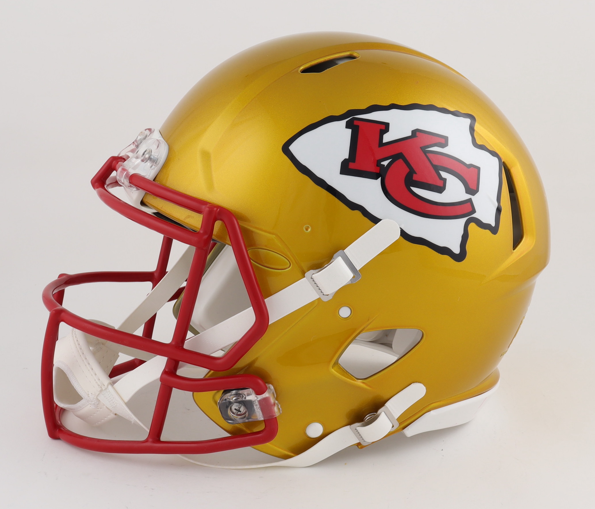 Travis Kelce Signed Chiefs Full-Size Authentic On-Field Flash Alternate Speed Helmet (Beckett) at PristineAuction.com Travis Kelce Signed Chiefs Full-Size Authentic On-Field Flash Alternate Speed Helmet (Beckett) at PristineAuction.com