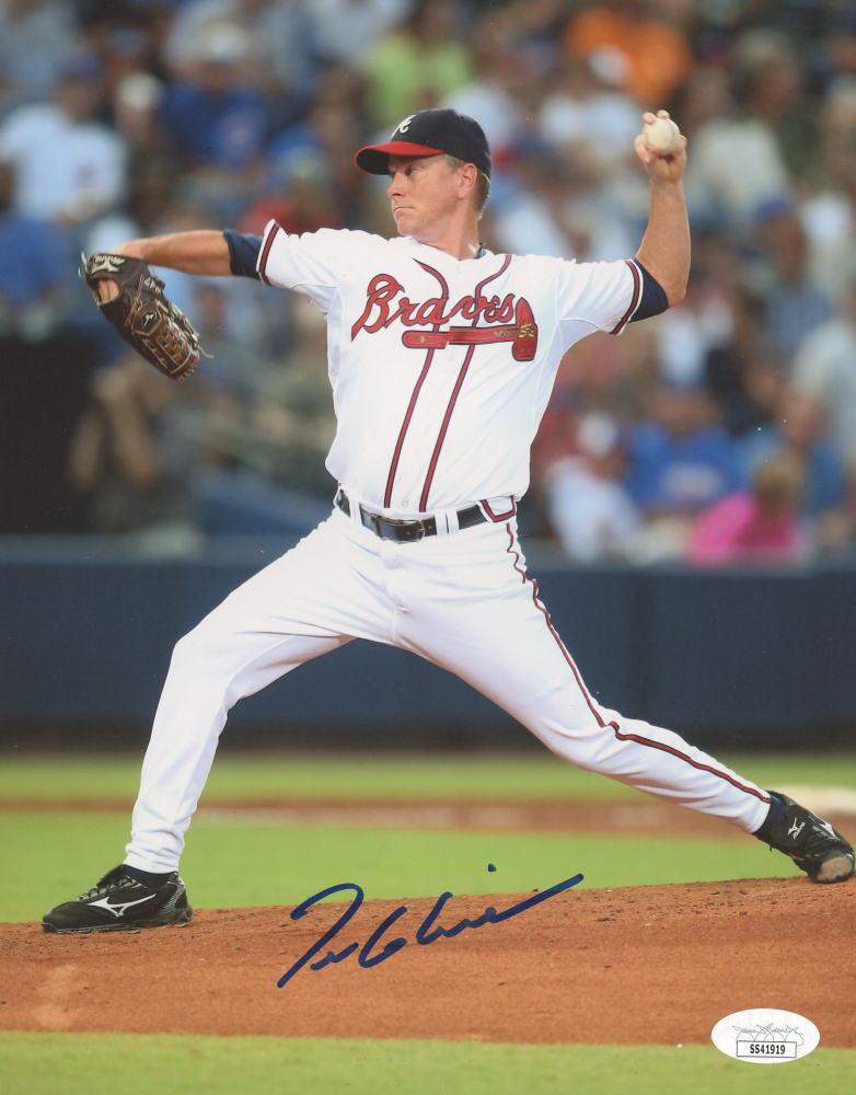 Tom Glavine Signed Braves 8x10 Photo (JSA COA) | Pristine Auction