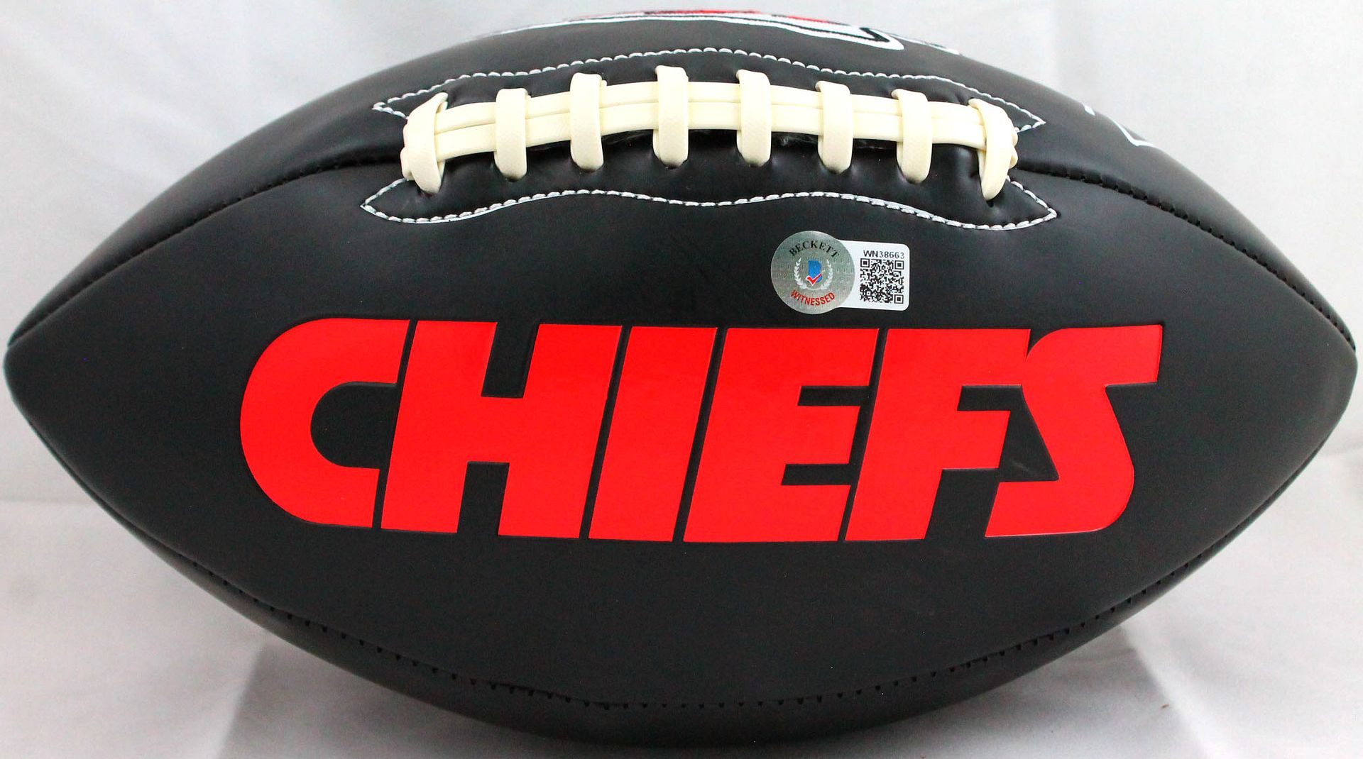 Tyreek Hill Signed Chiefs Logo Football (Beckett) at PristineAuction.com Tyreek Hill Signed Chiefs Logo Football (Beckett) at PristineAuction.com