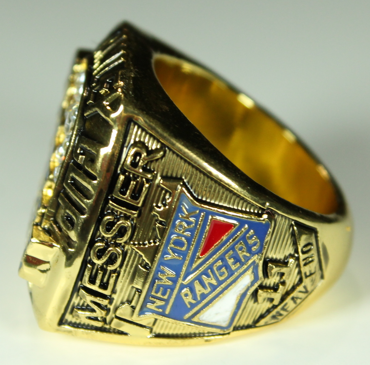 Mark Messier New York Rangers High Quality Replica 1994 Stanley Cup Championship Ring at PristineAuction.com Mark Messier New York Rangers High Quality Replica 1994 Stanley Cup Championship Ring at PristineAuction.com