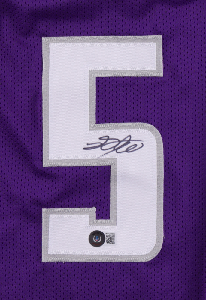 De'Aaron Fox Signed Jersey (Beckett Hologram) at PristineAuction.com De'Aaron Fox Signed Jersey (Beckett Hologram) at PristineAuction.com
