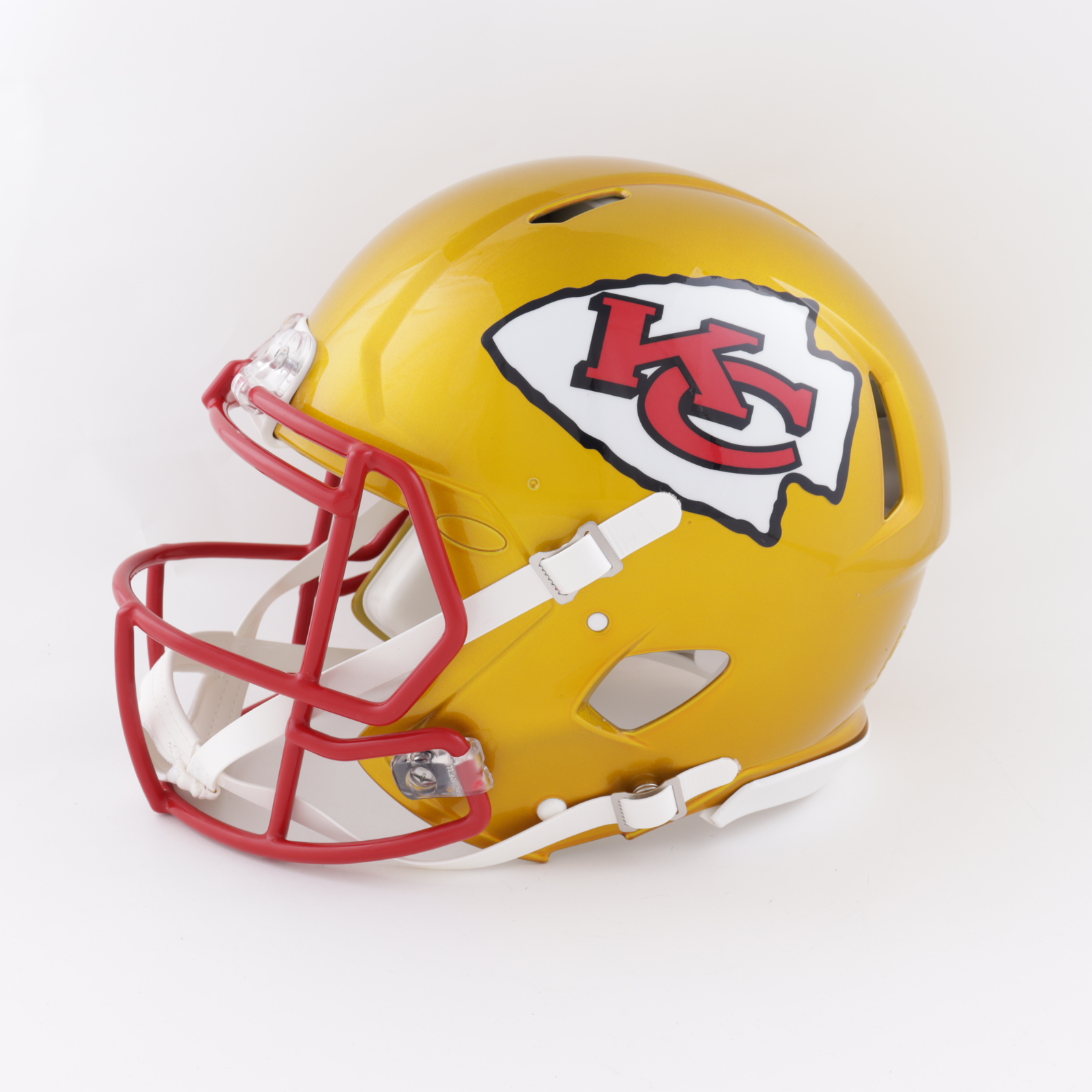 Tyreek Hill Signed Chiefs Full-Size Authentic On-Field Flash Alternate Speed Helmet (Beckett Hologram) at PristineAuction.com Tyreek Hill Signed Chiefs Full-Size Authentic On-Field Flash Alternate Speed Helmet (Beckett Hologram) at PristineAuction.com
