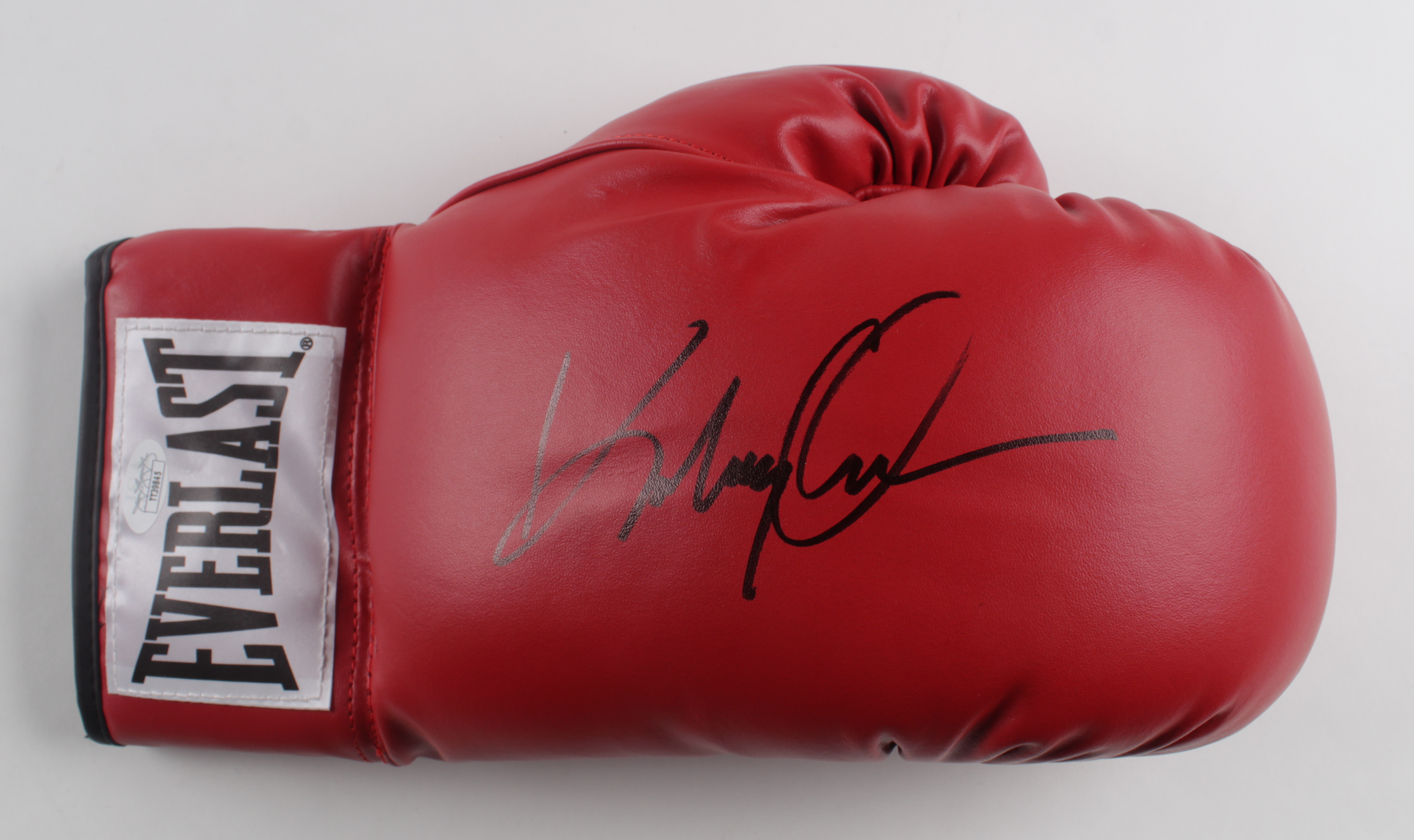Ke Huy Quan Signed Everlast Boxing Glove (JSA) at PristineAuction.com Ke Huy Quan Signed Everlast Boxing Glove (JSA) at PristineAuction.com