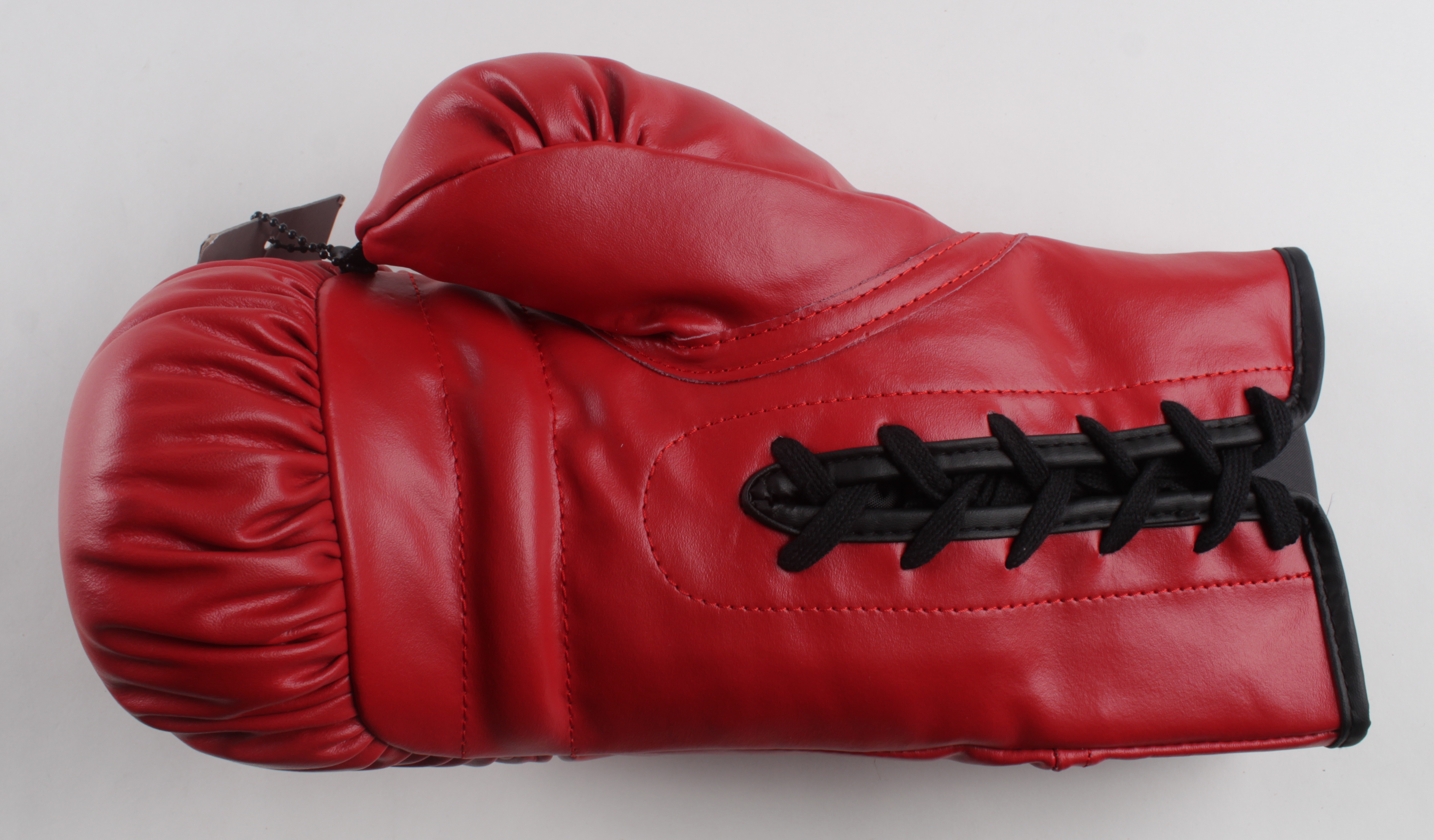 Ke Huy Quan Signed Everlast Boxing Glove (JSA) at PristineAuction.com Ke Huy Quan Signed Everlast Boxing Glove (JSA) at PristineAuction.com