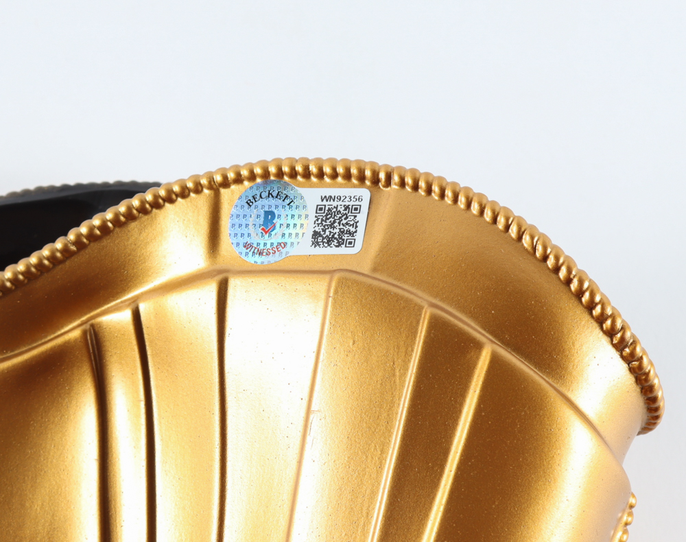 Josh Brolin Signed Full-Size Marvel "Avengers: Infinity War" Infinity Gauntlet (Beckett Hologram) at PristineAuction.com Josh Brolin Signed Full-Size Marvel "Avengers: Infinity War" Infinity Gauntlet (Beckett Hologram) at PristineAuction.com