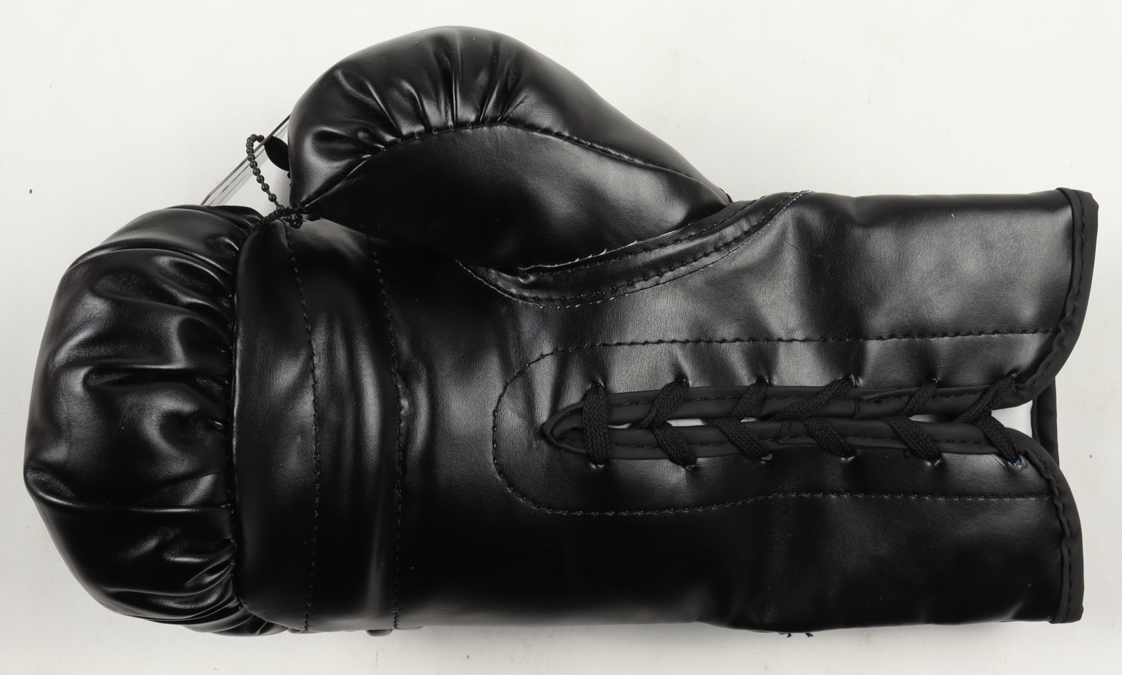 Thomas Hearns Signed Everlast Boxing Glove Inscribed "Hitman" (Schwartz Sports) at PristineAuction.com Thomas Hearns Signed Everlast Boxing Glove Inscribed "Hitman" (Schwartz Sports) at PristineAuction.com