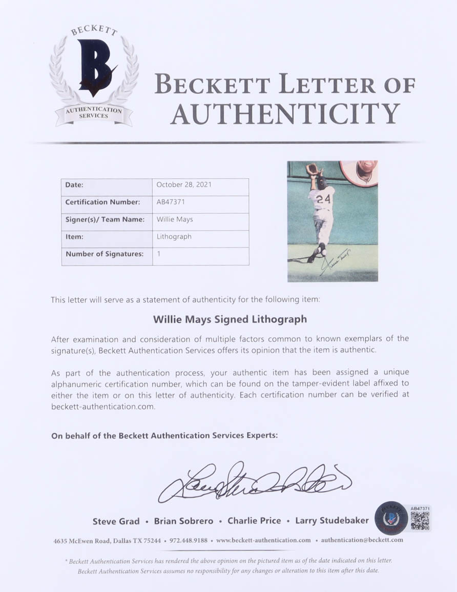 Willie Mays Signed Giants LE 18x24 "The Catch" Lithograph (Beckett LOA) at PristineAuction.com Willie Mays Signed Giants LE 18x24 "The Catch" Lithograph (Beckett LOA) at PristineAuction.com