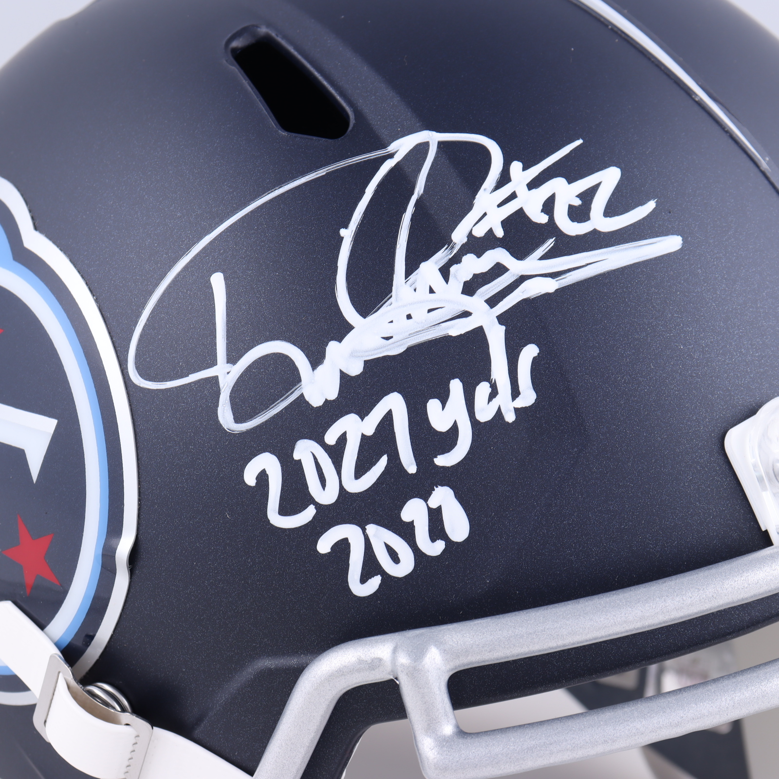 Derrick Henry Signed Titans Full-Size Speed Helmet Inscribed "2027 Yds 2020" (Beckett COA) at PristineAuction.com Derrick Henry Signed Titans Full-Size Speed Helmet Inscribed "2027 Yds 2020" (Beckett COA) at PristineAuction.com