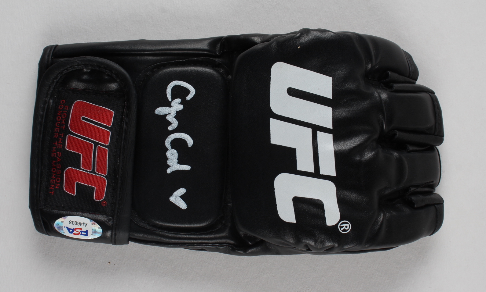 Cynthia Calvillo Signed UFC Glove (PSA Hologram) at PristineAuction.com Cynthia Calvillo Signed UFC Glove (PSA Hologram) at PristineAuction.com