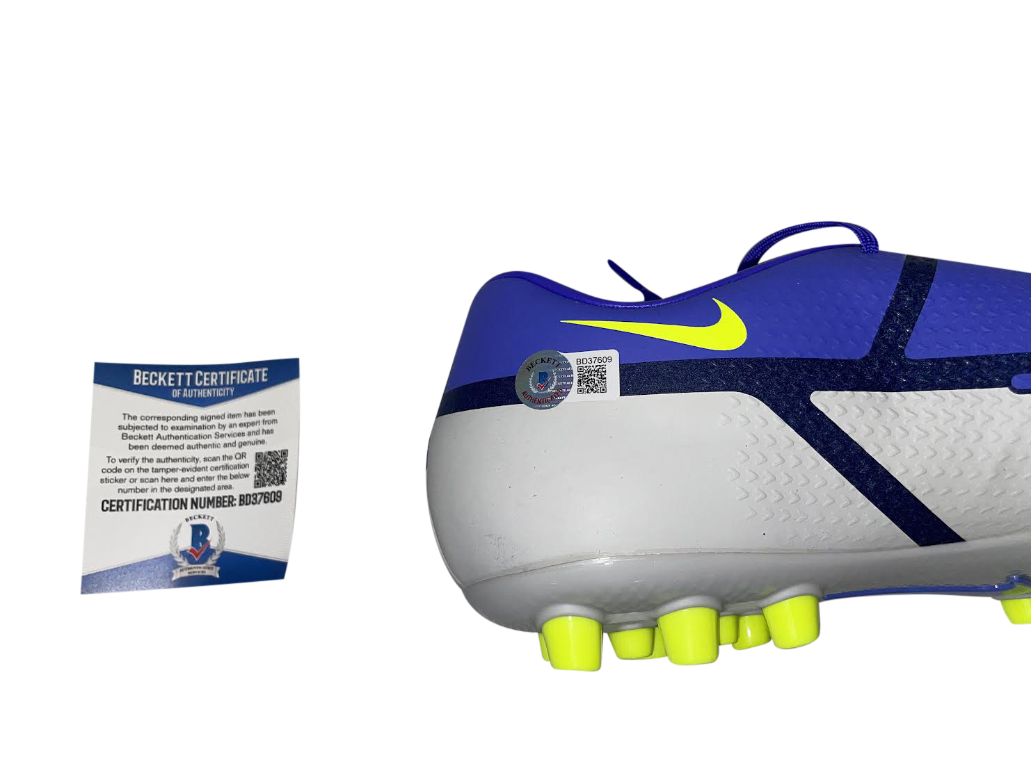 Vinicius Junior Signed Nike Cleat (Beckett COA) at PristineAuction.com Vinicius Junior Signed Nike Cleat (Beckett COA) at PristineAuction.com