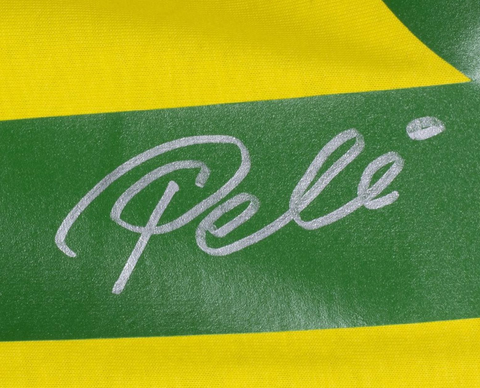 Pele Signed Jersey (Beckett COA) at PristineAuction.com Pele Signed Jersey (Beckett COA) at PristineAuction.com