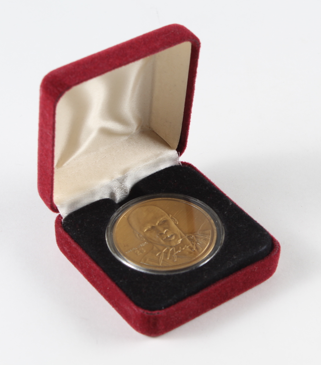 1995 LE Michael Jordan Commemorative Upper Deck Bronze Mint-Coin from The Highland Mint at PristineAuction.com 1995 LE Michael Jordan Commemorative Upper Deck Bronze Mint-Coin from The Highland Mint at PristineAuction.com