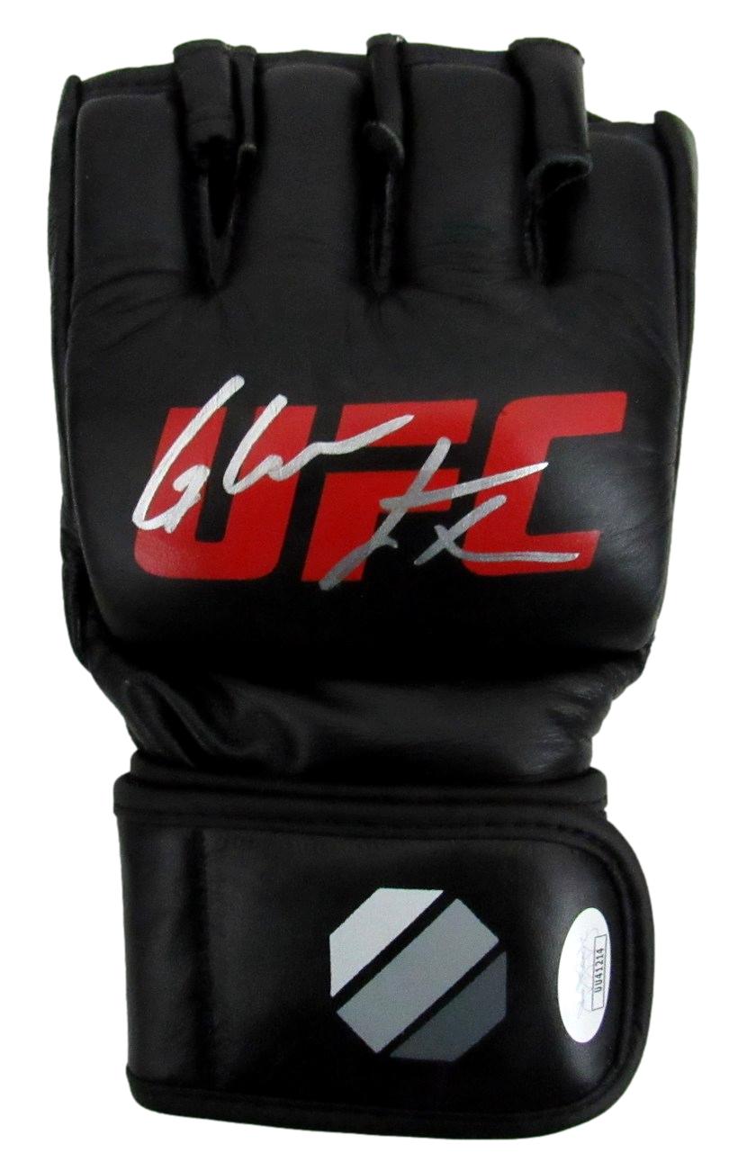 Glover Teixeira Signed MMA Signatures Glove (JSA COA) at PristineAuction.com Glover Teixeira Signed MMA Signatures Glove (JSA COA) at PristineAuction.com