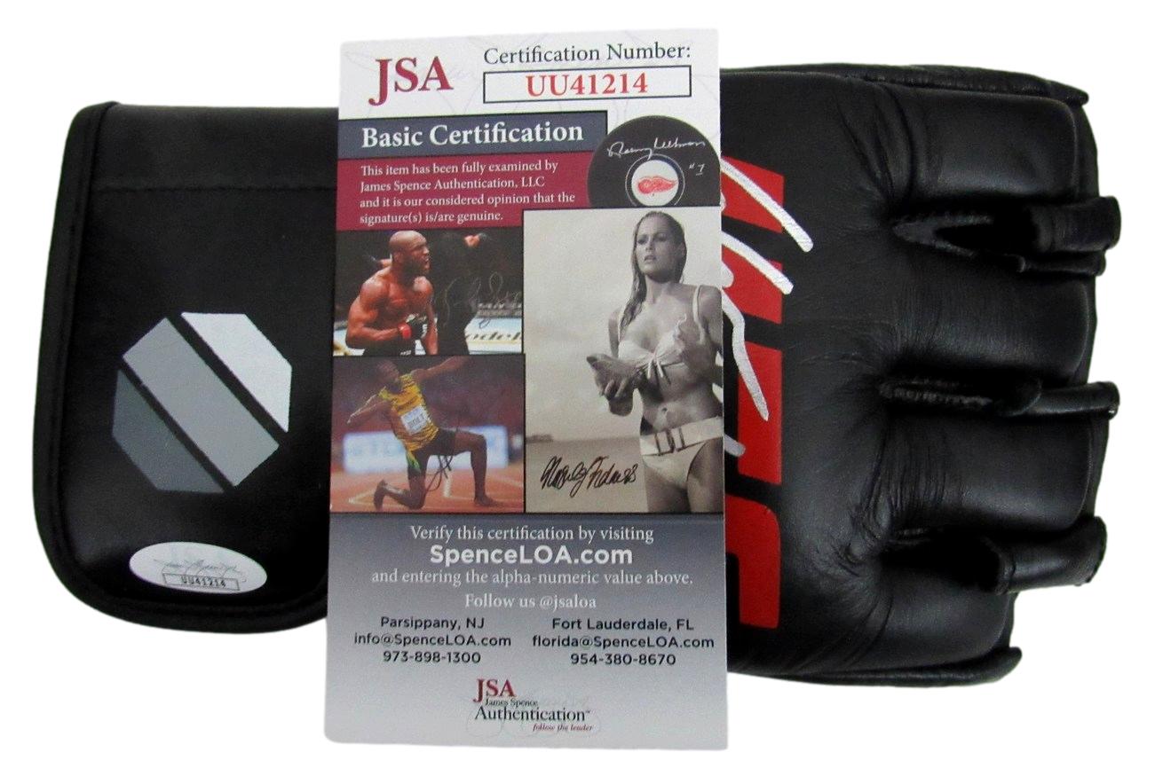 Glover Teixeira Signed MMA Signatures Glove (JSA COA) at PristineAuction.com Glover Teixeira Signed MMA Signatures Glove (JSA COA) at PristineAuction.com