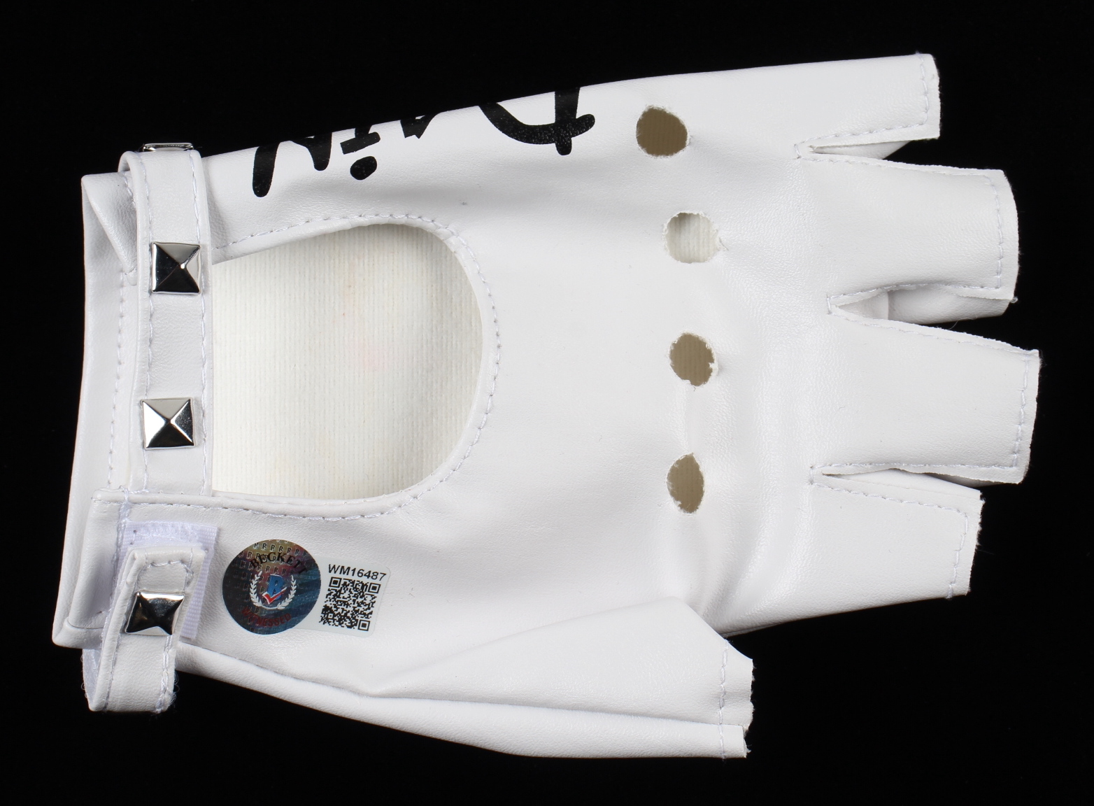 Alexa Bliss Signed Pain Logo Wrestling Glove Inscribed "Play" (Beckett) at PristineAuction.com Alexa Bliss Signed Pain Logo Wrestling Glove Inscribed "Play" (Beckett) at PristineAuction.com