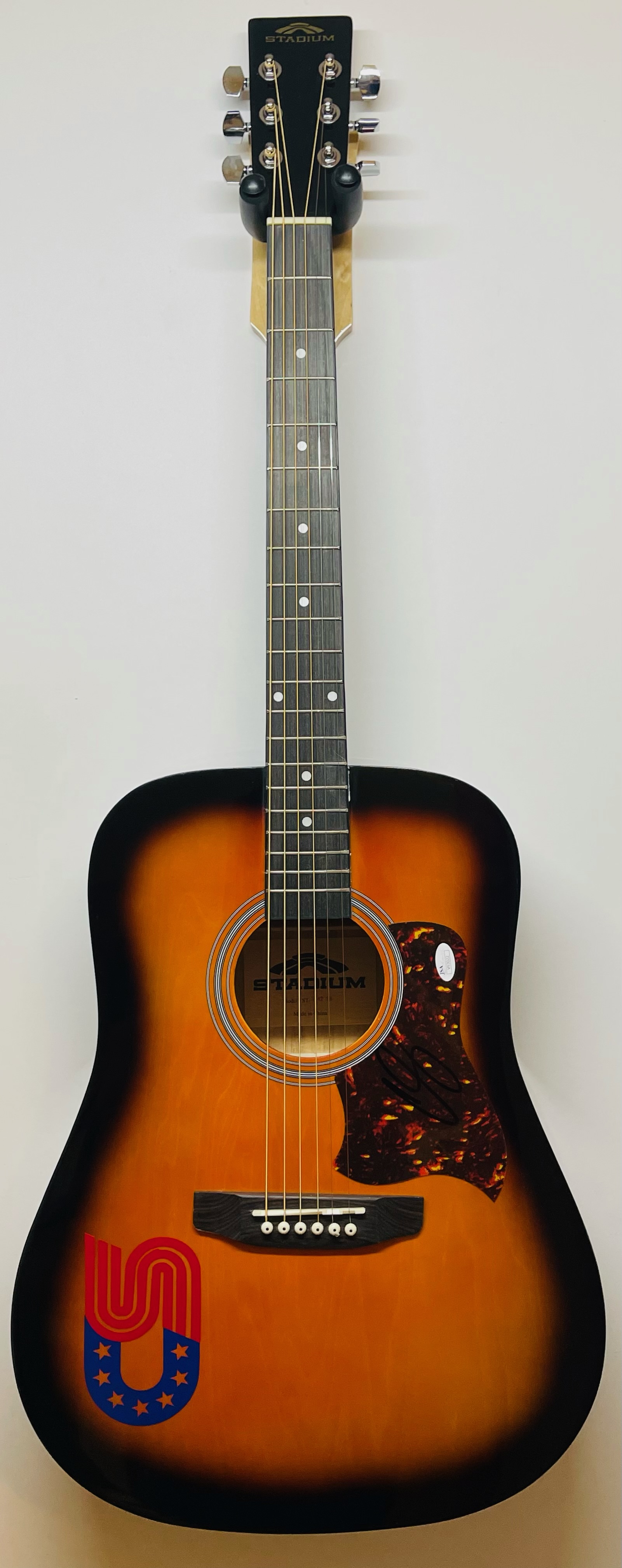Chris Stapleton Signed Full-Size Acoustic Guitar (JSA) at PristineAuction.com Chris Stapleton Signed Full-Size Acoustic Guitar (JSA) at PristineAuction.com