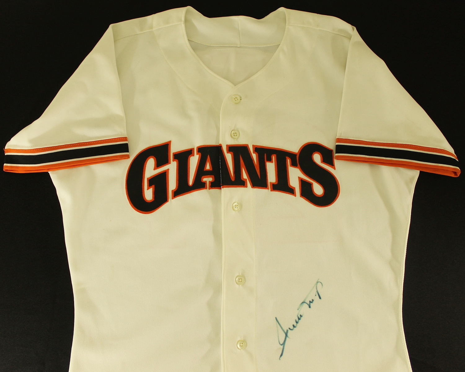 Willie Mays Signed Giants Jersey (JSA LOA) at PristineAuction.com Willie Mays Signed Giants Jersey (JSA LOA) at PristineAuction.com