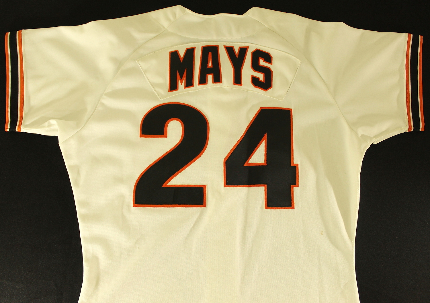 Willie Mays Signed Giants Jersey (JSA LOA) at PristineAuction.com Willie Mays Signed Giants Jersey (JSA LOA) at PristineAuction.com