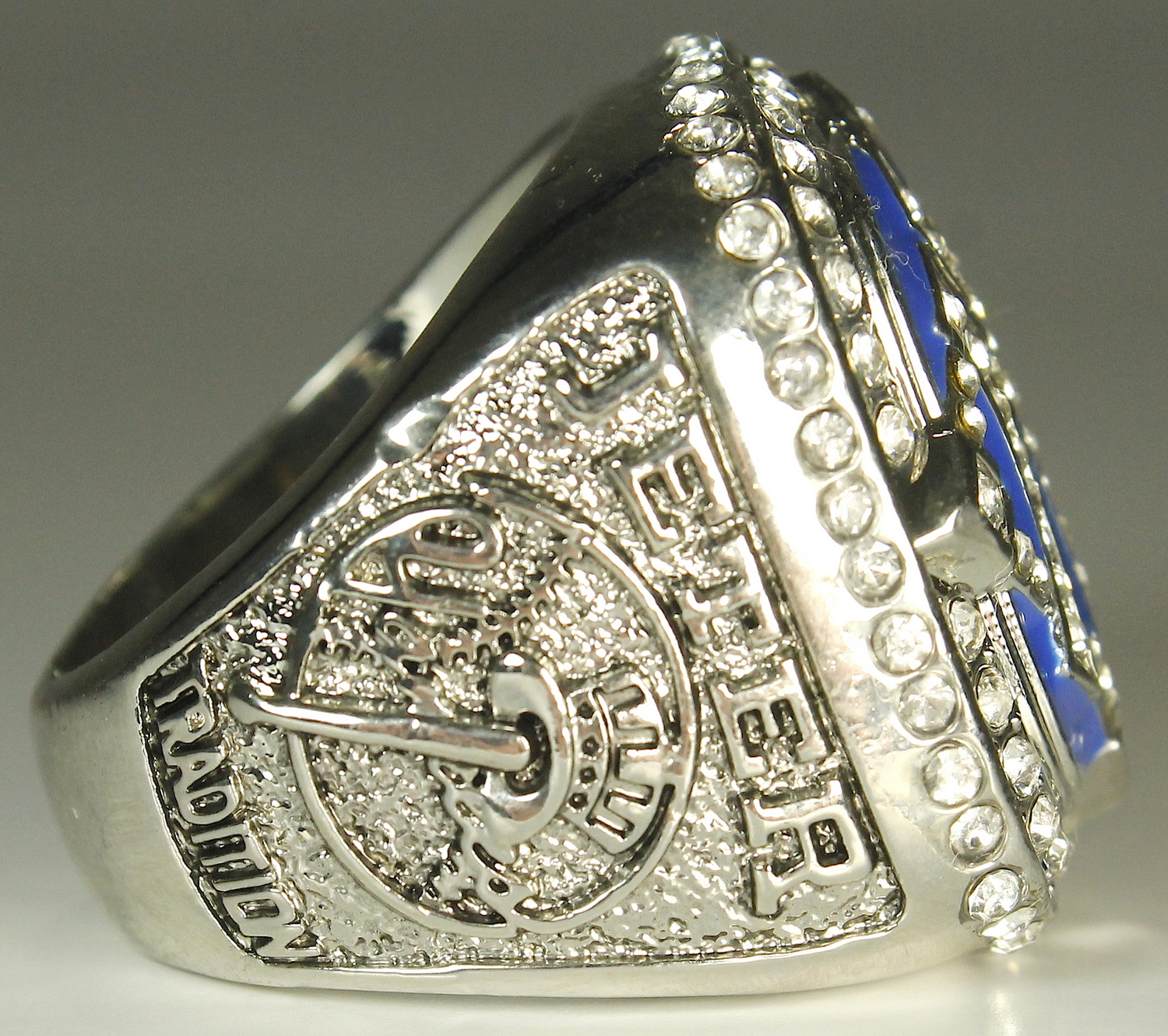 Derek Jeter New York Yankees 2009 High Quality Replica World Series Ring at PristineAuction.com Derek Jeter New York Yankees 2009 High Quality Replica World Series Ring at PristineAuction.com