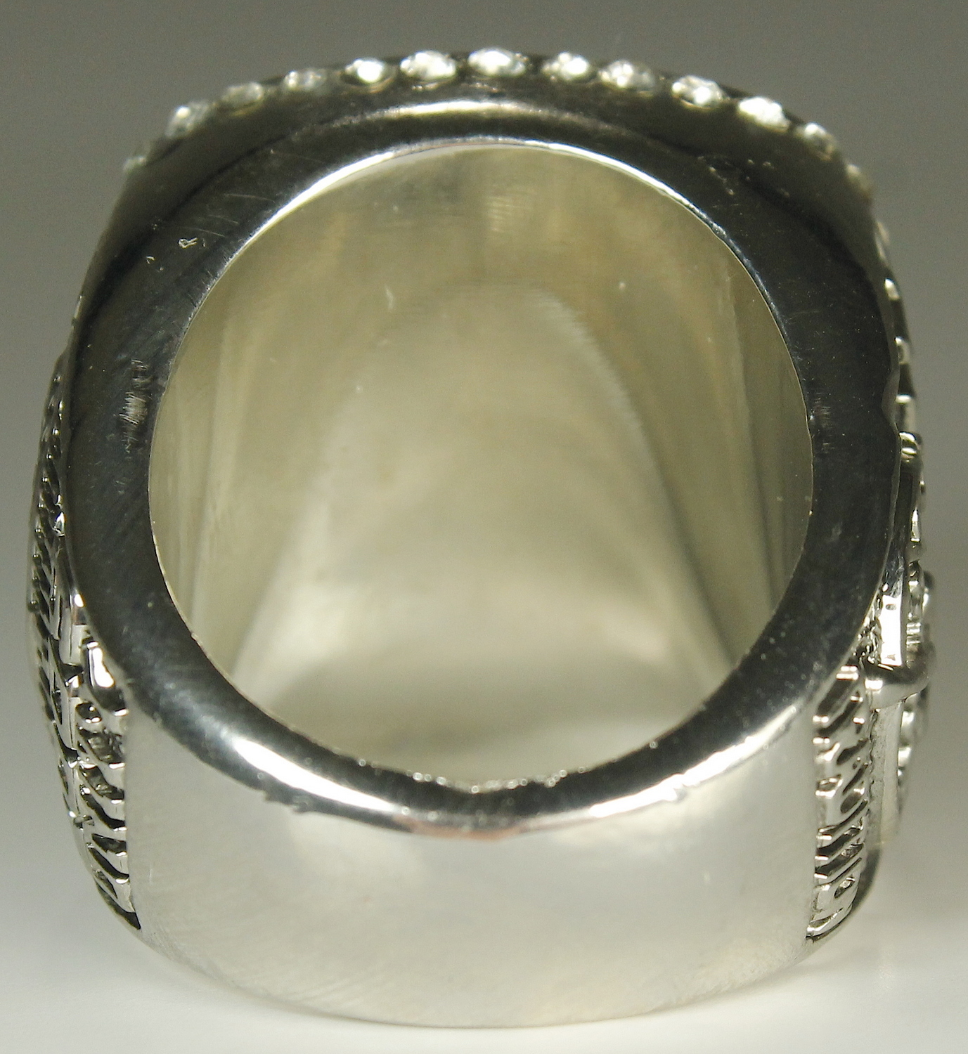 Derek Jeter New York Yankees 2009 High Quality Replica World Series Ring at PristineAuction.com Derek Jeter New York Yankees 2009 High Quality Replica World Series Ring at PristineAuction.com
