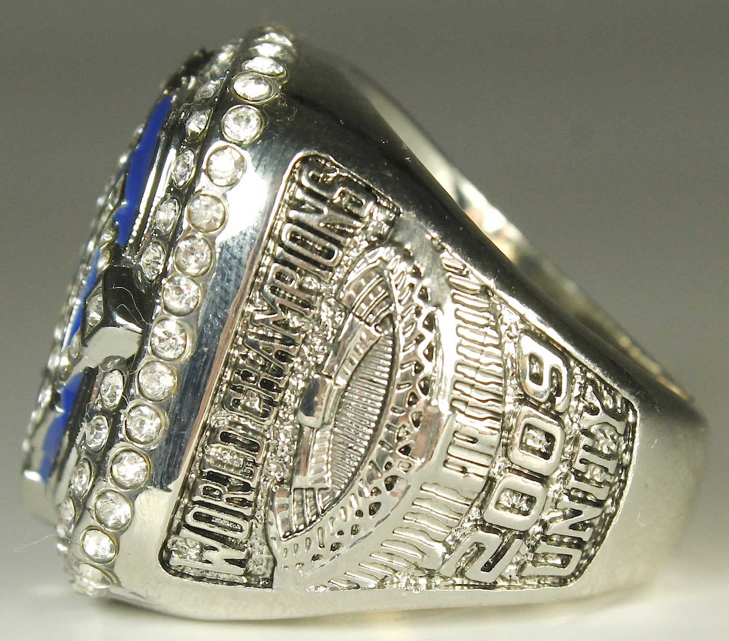 Derek Jeter New York Yankees 2009 High Quality Replica World Series Ring at PristineAuction.com Derek Jeter New York Yankees 2009 High Quality Replica World Series Ring at PristineAuction.com