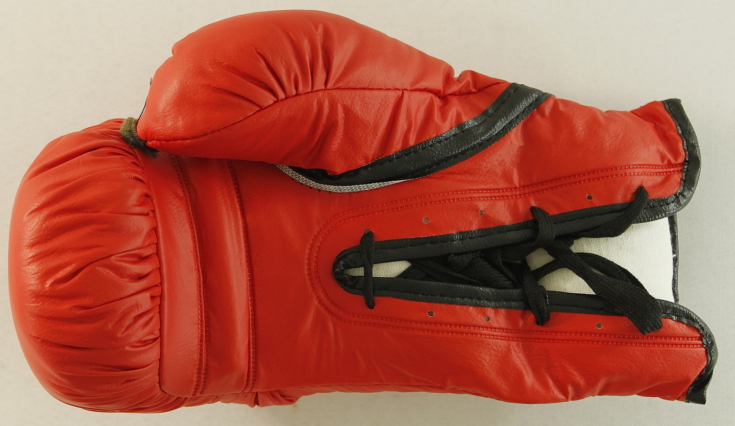 Muhammad Ali Signed Vintage Everlast Boxing Glove (JSA ALOA) at PristineAuction.com Muhammad Ali Signed Vintage Everlast Boxing Glove (JSA ALOA) at PristineAuction.com