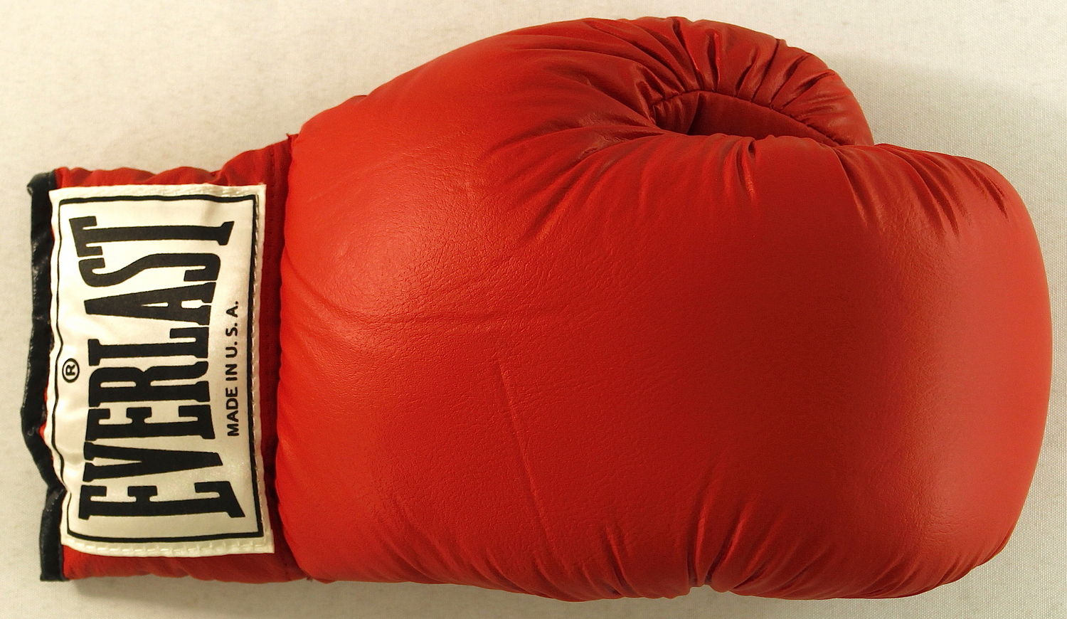 Muhammad Ali Signed Vintage Everlast Boxing Glove (JSA ALOA) at PristineAuction.com Muhammad Ali Signed Vintage Everlast Boxing Glove (JSA ALOA) at PristineAuction.com
