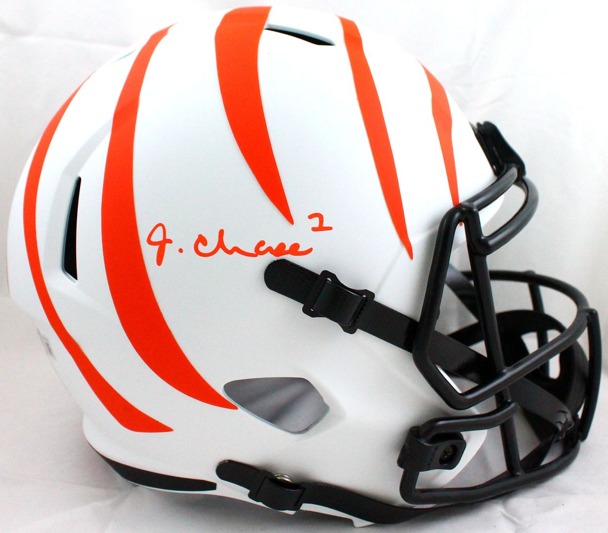 Ja'Marr Chase Signed Bengals Full-Size Lunar Eclipse Alternate Speed Helmet (Beckett & Chase) at PristineAuction.com Ja'Marr Chase Signed Bengals Full-Size Lunar Eclipse Alternate Speed Helmet (Beckett & Chase) at PristineAuction.com