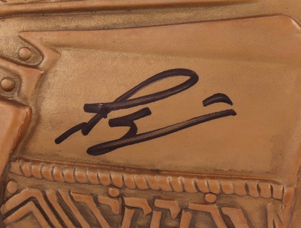 Josh Brolin Signed "Avengers" Infinity Gauntlet (Beckett) at PristineAuction.com Josh Brolin Signed "Avengers" Infinity Gauntlet (Beckett) at PristineAuction.com