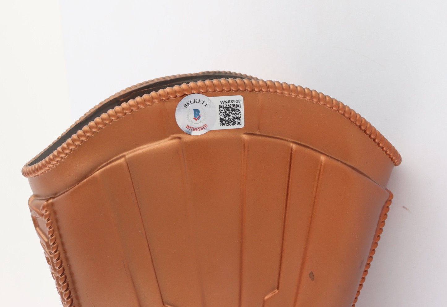 Josh Brolin Signed Full-Size Marvel "Avengers: Infinity War" Infinity Gauntlet (Beckett) at PristineAuction.com Josh Brolin Signed Full-Size Marvel "Avengers: Infinity War" Infinity Gauntlet (Beckett) at PristineAuction.com