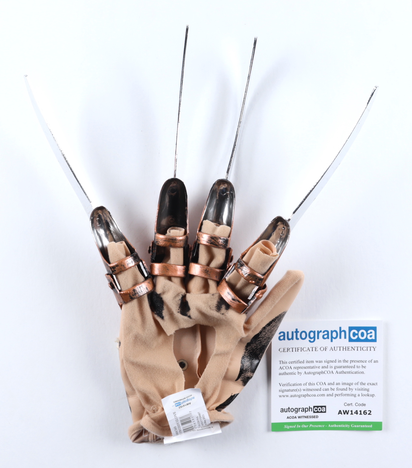 Charles Belardinelli Signed "A Nightmare on Elm Street" Freddy Krueger Glove with Multiple Inscriptions (AutographCOA) at PristineAuction.com Charles Belardinelli Signed "A Nightmare on Elm Street" Freddy Krueger Glove with Multiple Inscriptions (AutographCOA) at PristineAuction.com