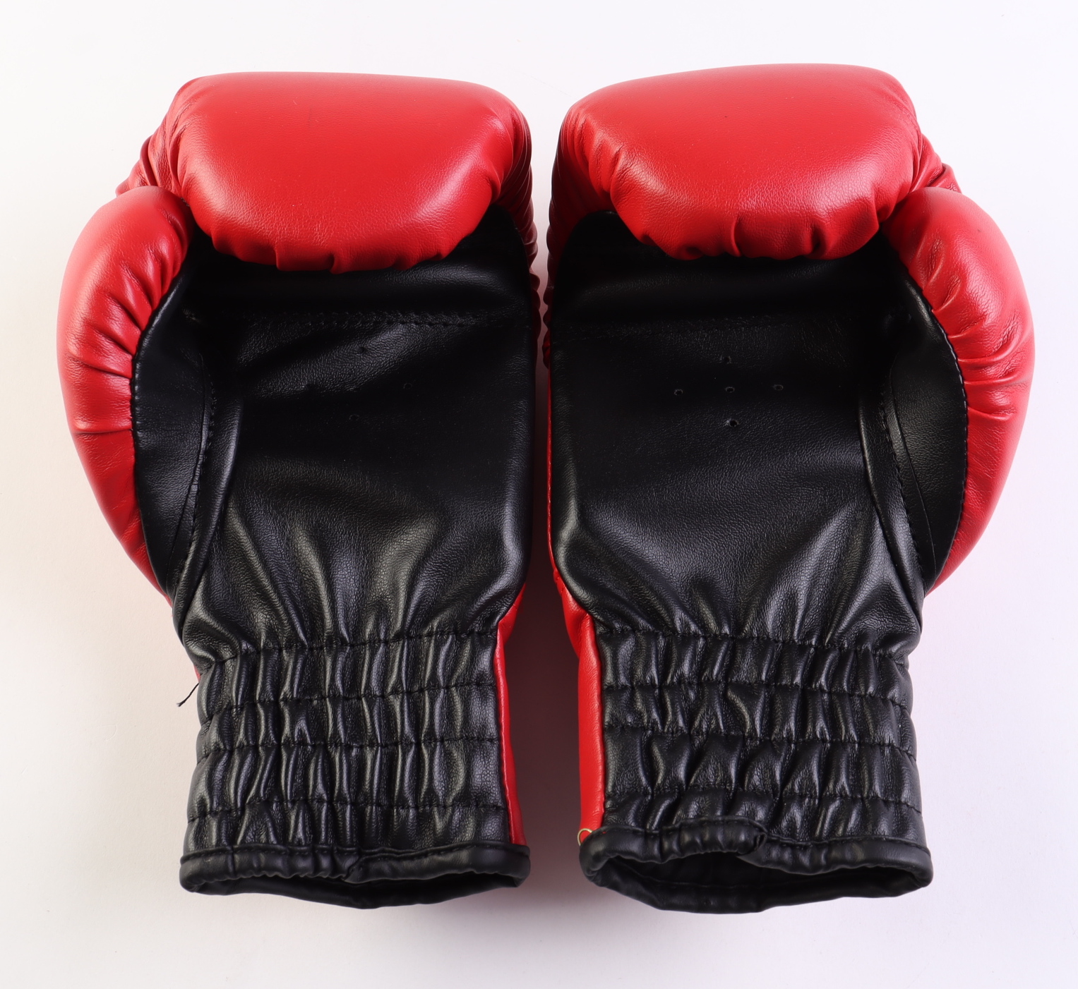 Julio Cesar Chavez Signed Pair of (2) Ringside Boxing Gloves (JSA) at PristineAuction.com Julio Cesar Chavez Signed Pair of (2) Ringside Boxing Gloves (JSA) at PristineAuction.com