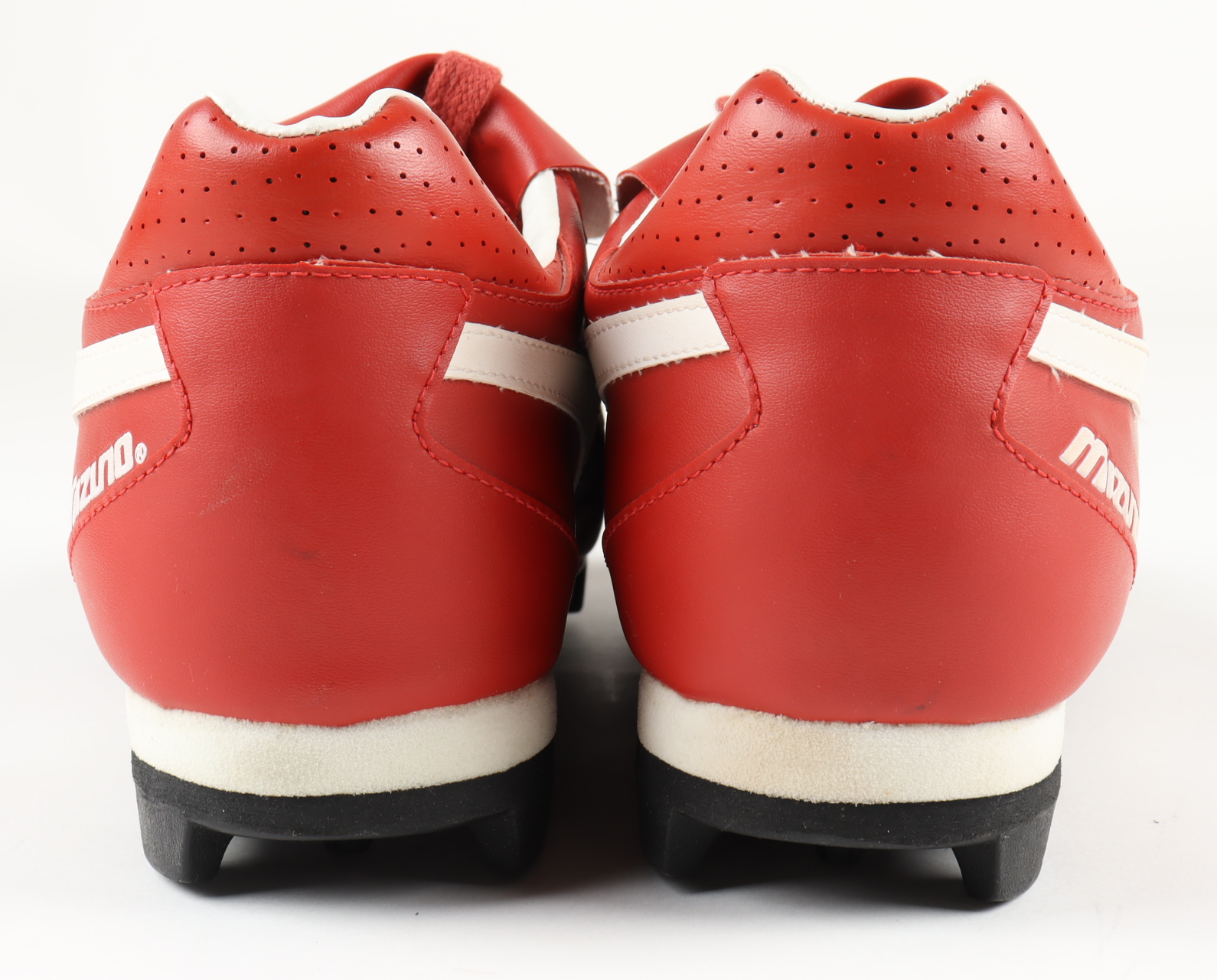 Pete Rose Signed Vintage Pair of Mizuno Baseball Shoes Inscribed "1973 NL MVP" (PSA) at PristineAuction.com Pete Rose Signed Vintage Pair of Mizuno Baseball Shoes Inscribed "1973 NL MVP" (PSA) at PristineAuction.com