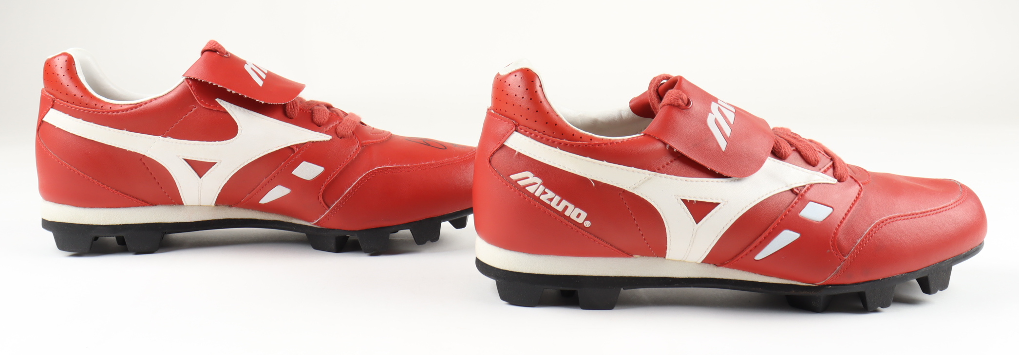 Pete Rose Signed Vintage Pair of Mizuno Baseball Shoes Inscribed "1973 NL MVP" (PSA) at PristineAuction.com Pete Rose Signed Vintage Pair of Mizuno Baseball Shoes Inscribed "1973 NL MVP" (PSA) at PristineAuction.com