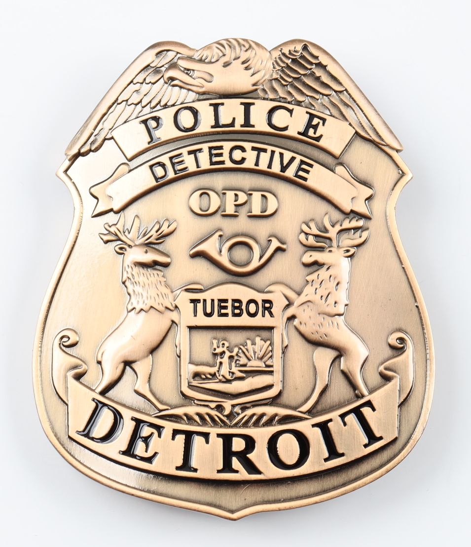 RoboCop 2014 Alex Murphy (Joel Kinnaman) Detroit Police Detective High Quality Replica Prop Badge at PristineAuction.com RoboCop 2014 Alex Murphy (Joel Kinnaman) Detroit Police Detective High Quality Replica Prop Badge at PristineAuction.com