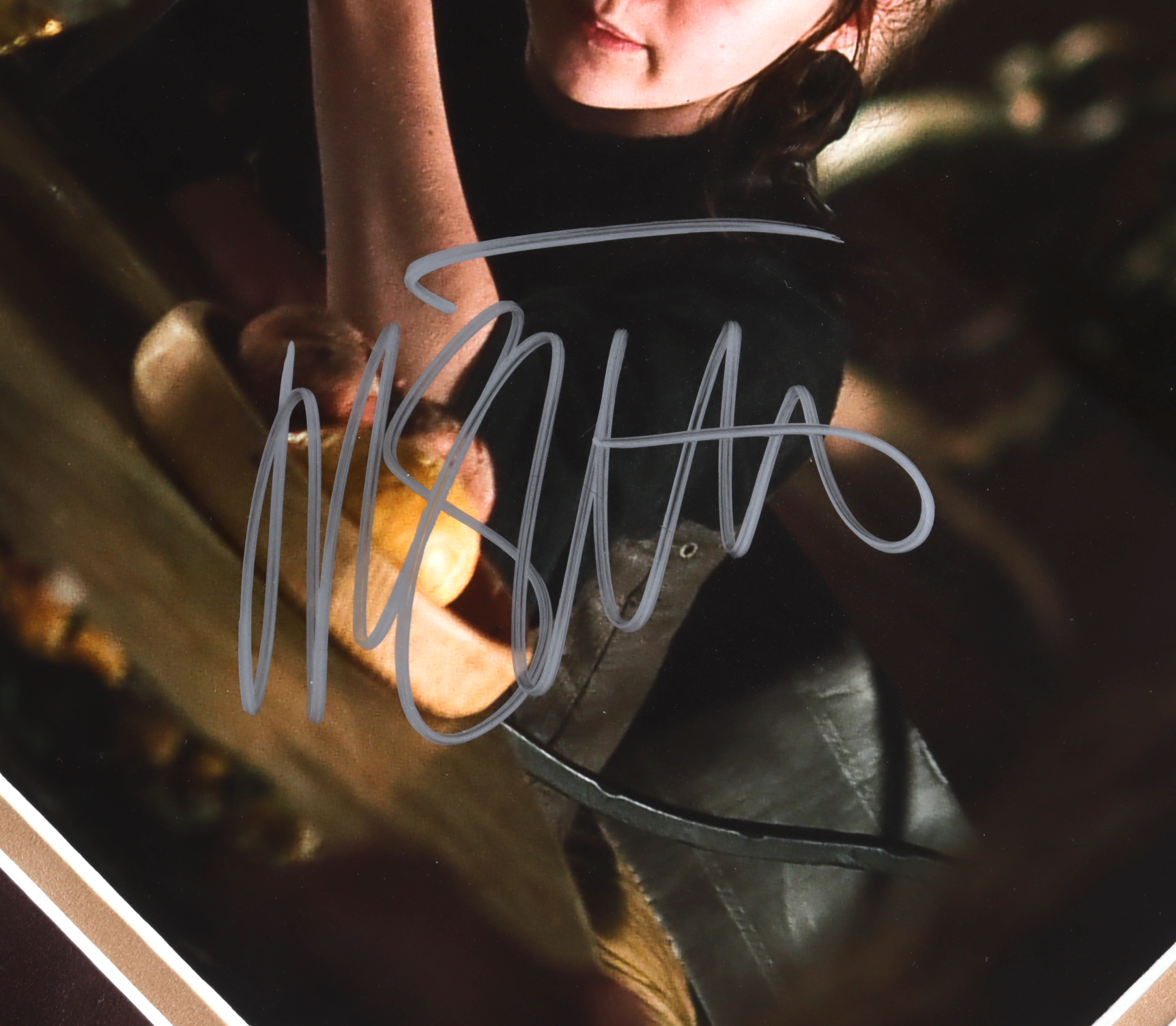 Maisie Williams Signed "Game of Thrones" 14x17 Custom Framed Photo Display (JSA) at PristineAuction.com Maisie Williams Signed "Game of Thrones" 14x17 Custom Framed Photo Display (JSA) at PristineAuction.com