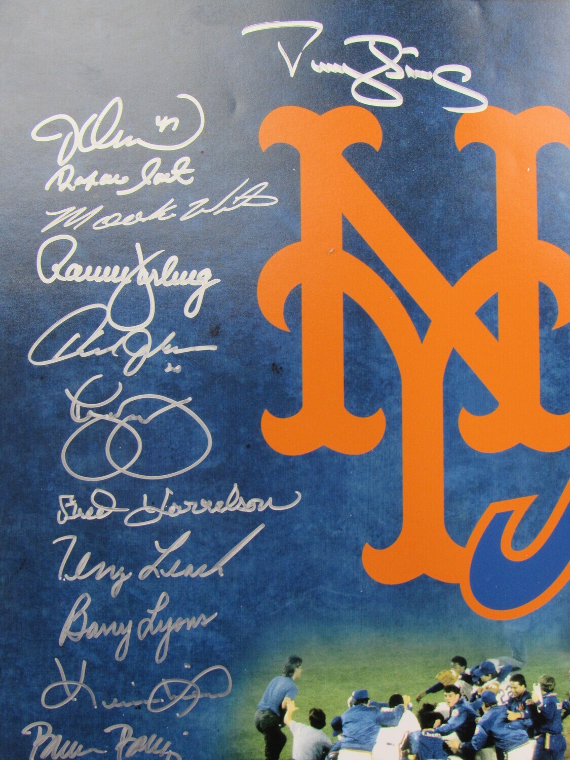 1986 Mets World Series Champions 20x24 Photo Team-Signed by (33) with Darryl Strawberry, Davey Johnson, Ray Knight, Dwight Gooden, Jesse Orosco (Beckett) at PristineAuction.com 1986 Mets World Series Champions 20x24 Photo Team-Signed by (33) with Darryl Strawberry, Davey Johnson, Ray Knight, Dwight Gooden, Jesse Orosco (Beckett) at PristineAuction.com