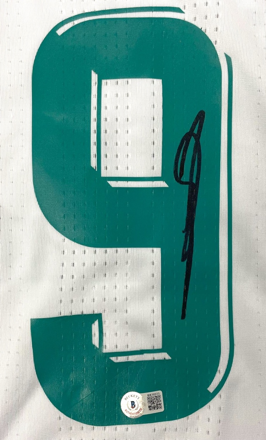 Karim Benzema Signed Real Madrid Jersey (Beckett) at PristineAuction.com Karim Benzema Signed Real Madrid Jersey (Beckett) at PristineAuction.com