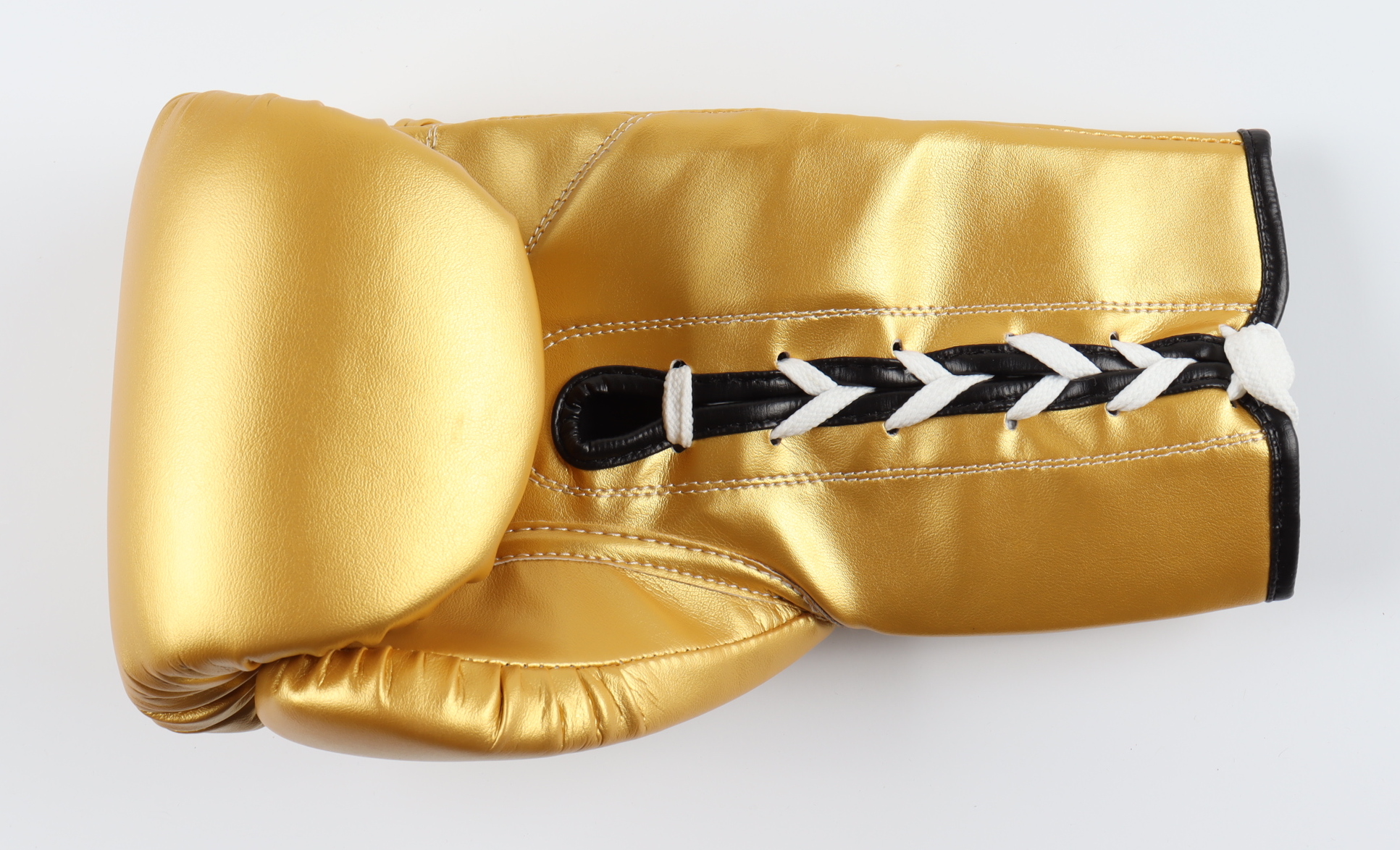 Mike Tyson Signed Title Boxing Glove (Schwartz) at PristineAuction.com Mike Tyson Signed Title Boxing Glove (Schwartz) at PristineAuction.com