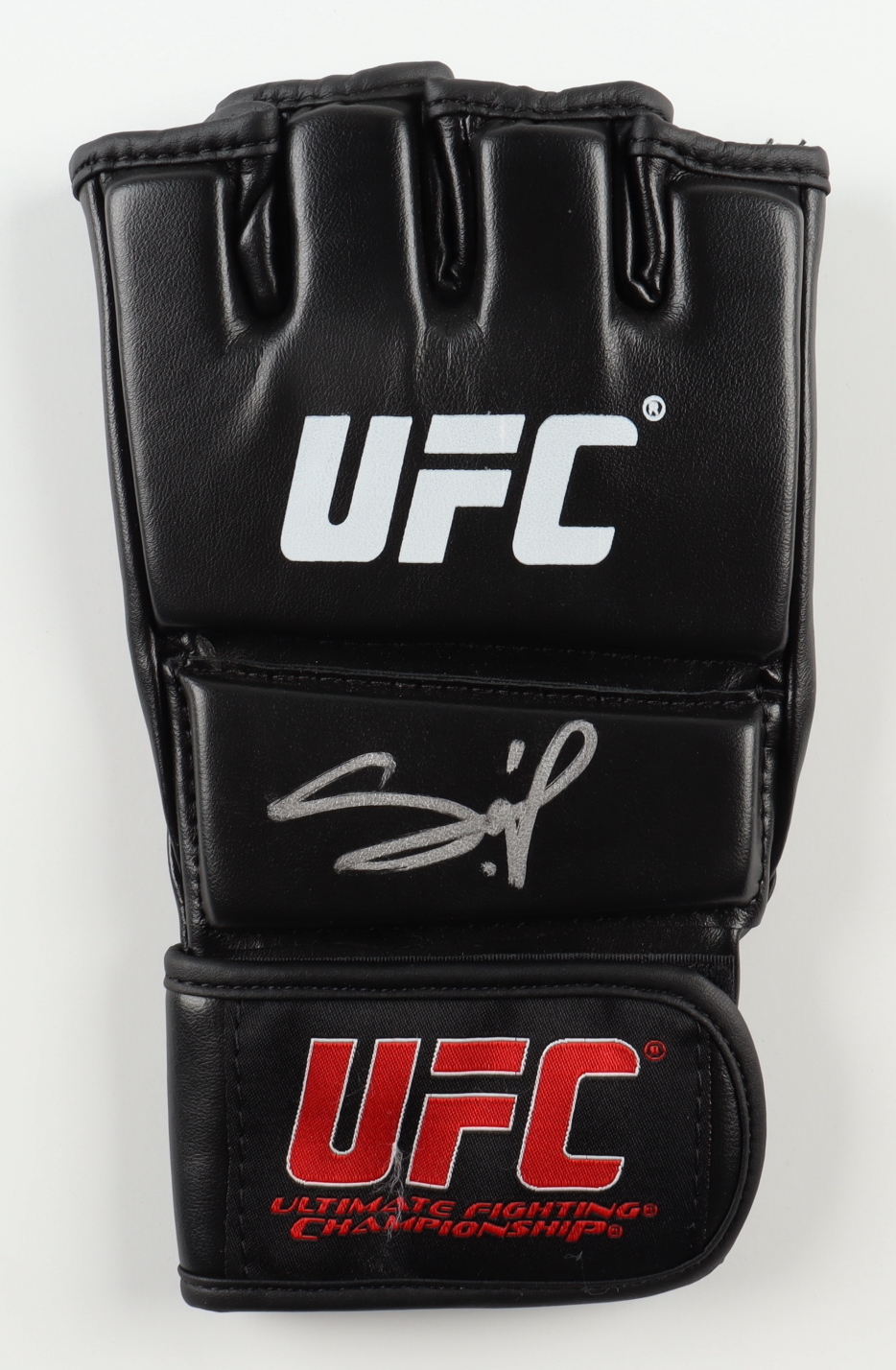 Francis Ngannou Signed UFC Glove (Beckett) at PristineAuction.com Francis Ngannou Signed UFC Glove (Beckett) at PristineAuction.com