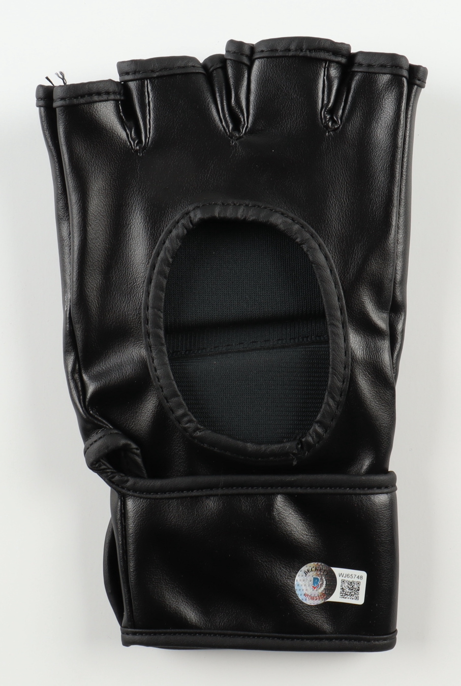 Francis Ngannou Signed UFC Glove (Beckett) at PristineAuction.com Francis Ngannou Signed UFC Glove (Beckett) at PristineAuction.com