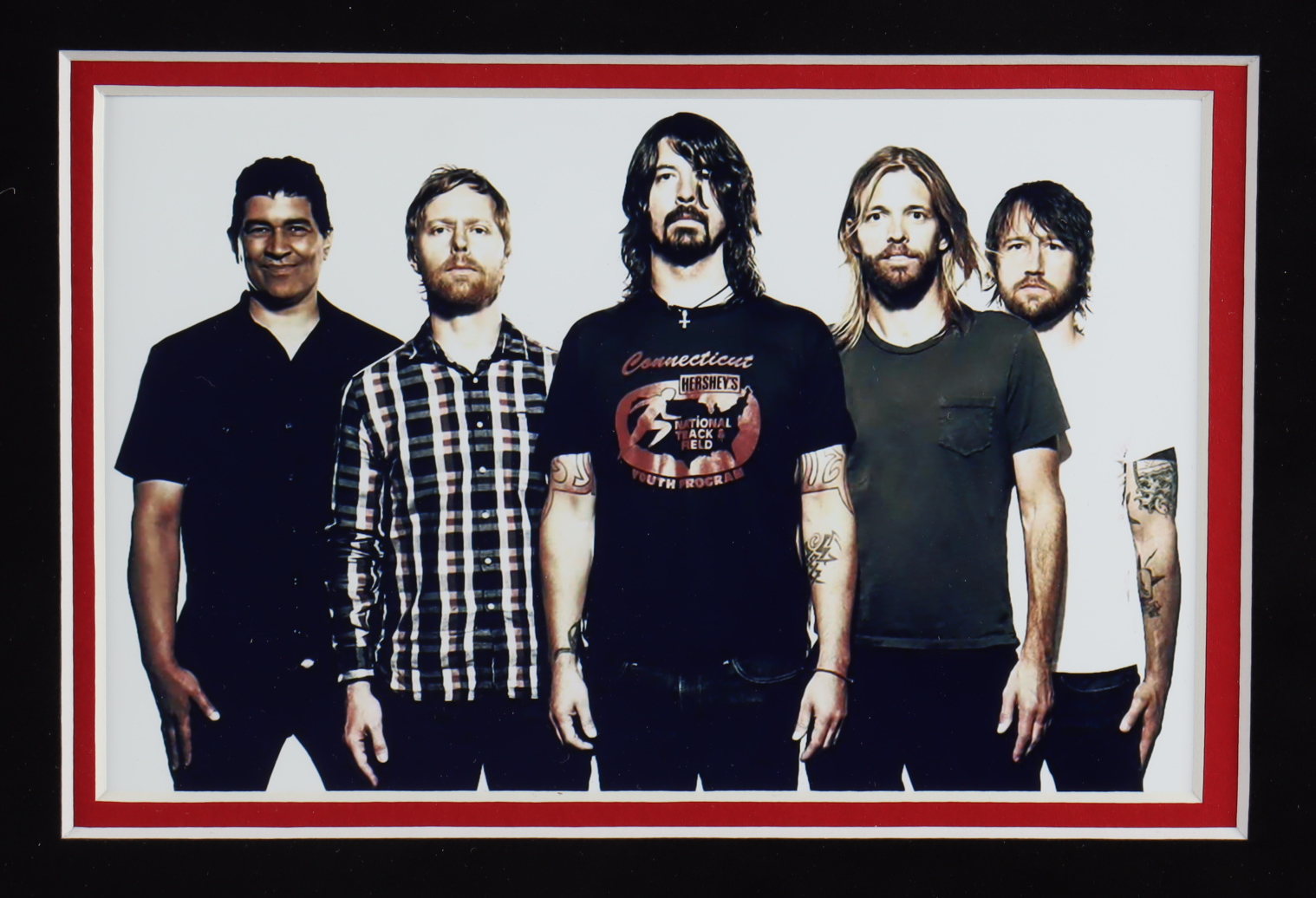 Foo Fighters 25.5x35.5 Custom Framed Record Display Signed By (4) with Dave Grohl, Taylor Hawkins, Nate Mendel & Pat Smear (JSA) at PristineAuction.com Foo Fighters 25.5x35.5 Custom Framed Record Display Signed By (4) with Dave Grohl, Taylor Hawkins, Nate Mendel & Pat Smear (JSA) at PristineAuction.com