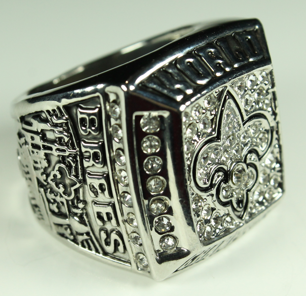 Drew Brees New Orleans Saints High Quality Replica 2010 Super Bowl XLIV Champions Ring at PristineAuction.com Drew Brees New Orleans Saints High Quality Replica 2010 Super Bowl XLIV Champions Ring at PristineAuction.com